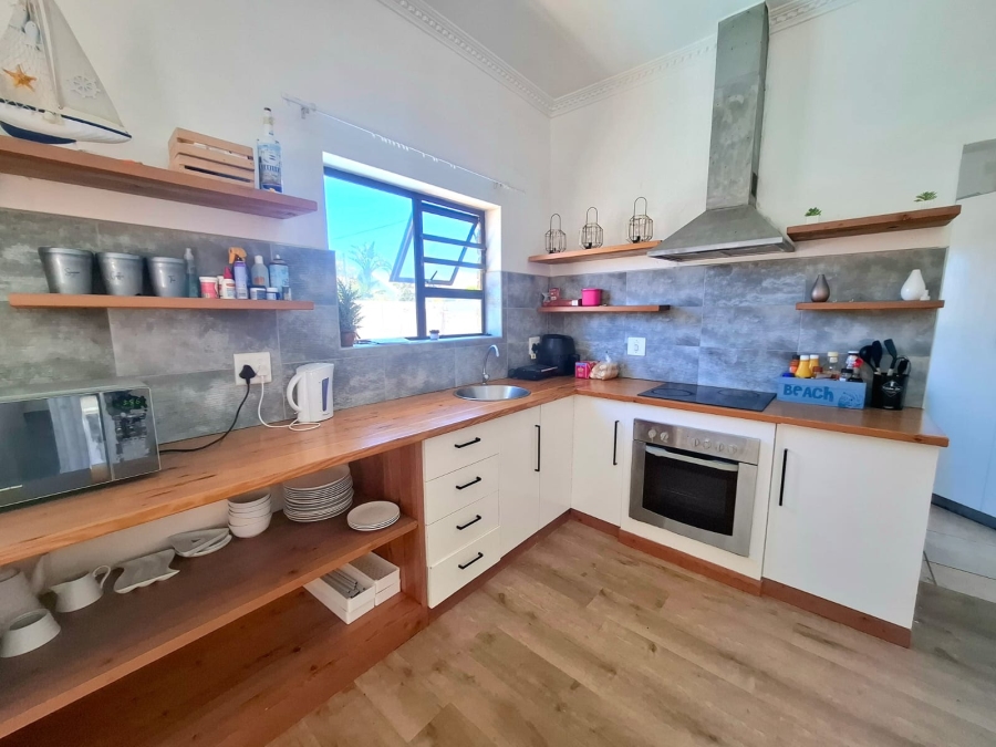 6 Bedroom Property for Sale in Gonubie Eastern Cape